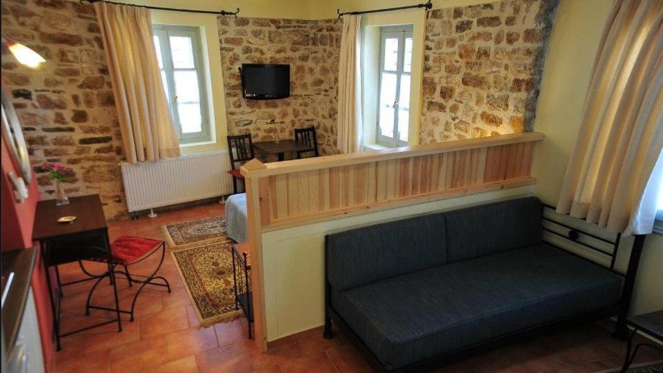 Platanos In The Castle Hotel Янина Екстериор снимка