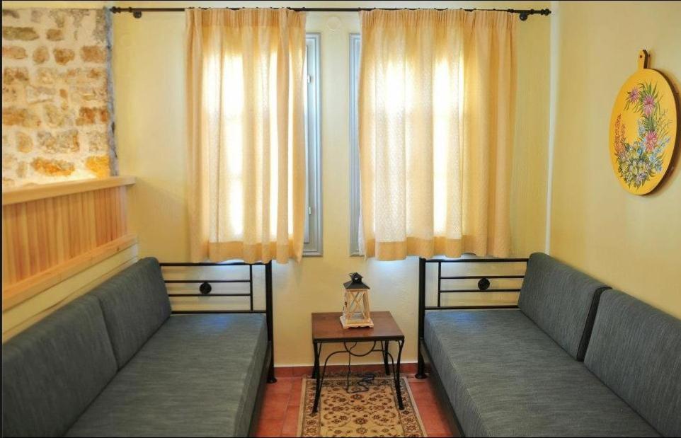 Platanos In The Castle Hotel Янина Екстериор снимка