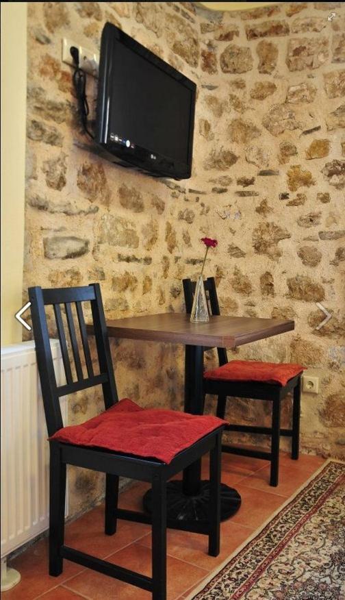 Platanos In The Castle Hotel Янина Екстериор снимка