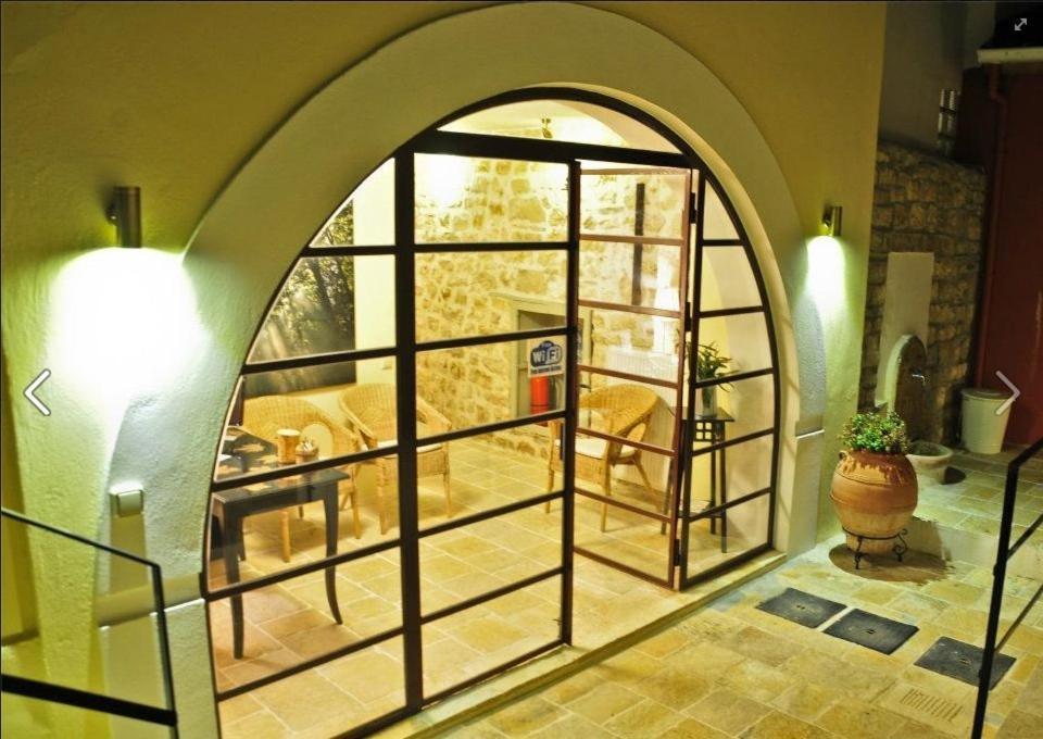 Platanos In The Castle Hotel Янина Екстериор снимка