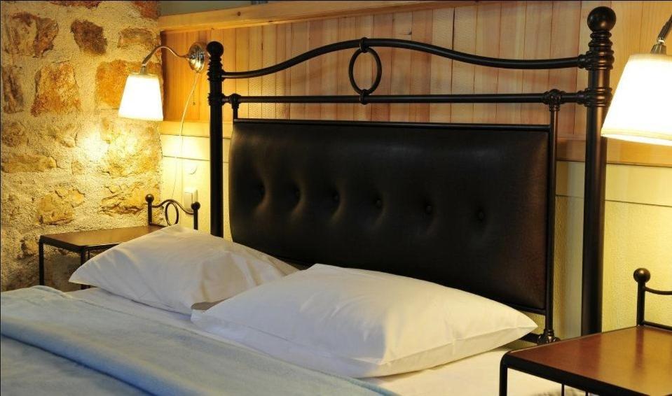 Platanos In The Castle Hotel Янина Екстериор снимка