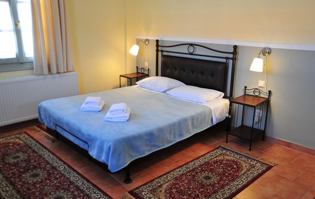 Platanos In The Castle Hotel Янина Екстериор снимка